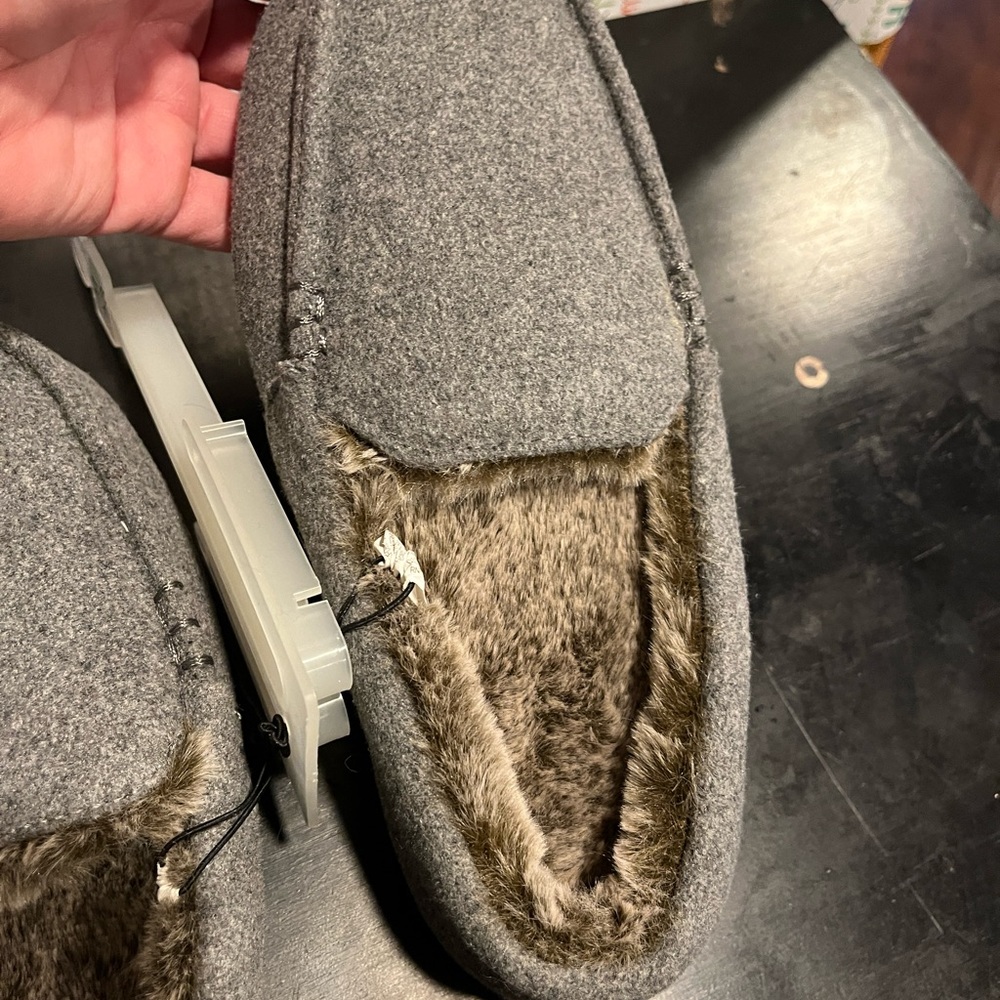 Kids size 2/3 slipper